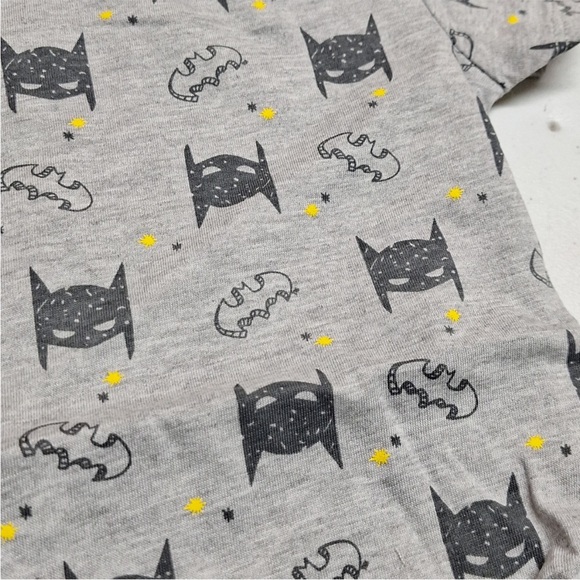 New with Tags! Three piece Batman Baby Onsie Set Sizes 12M and 18M - Picture 4 of 13